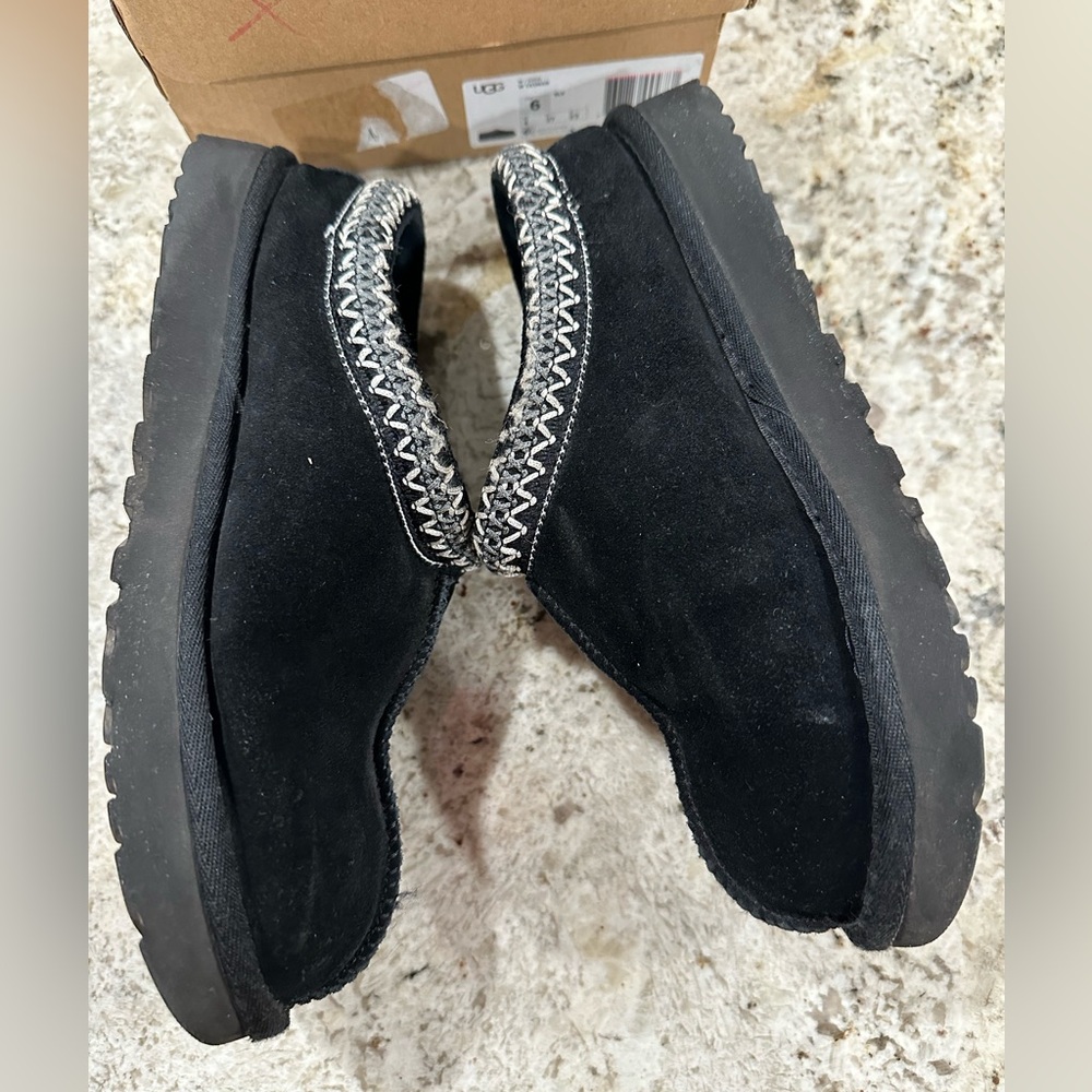 UGG TASMAN BLACK WOMANS size 6 worn - Picture 3 of 10